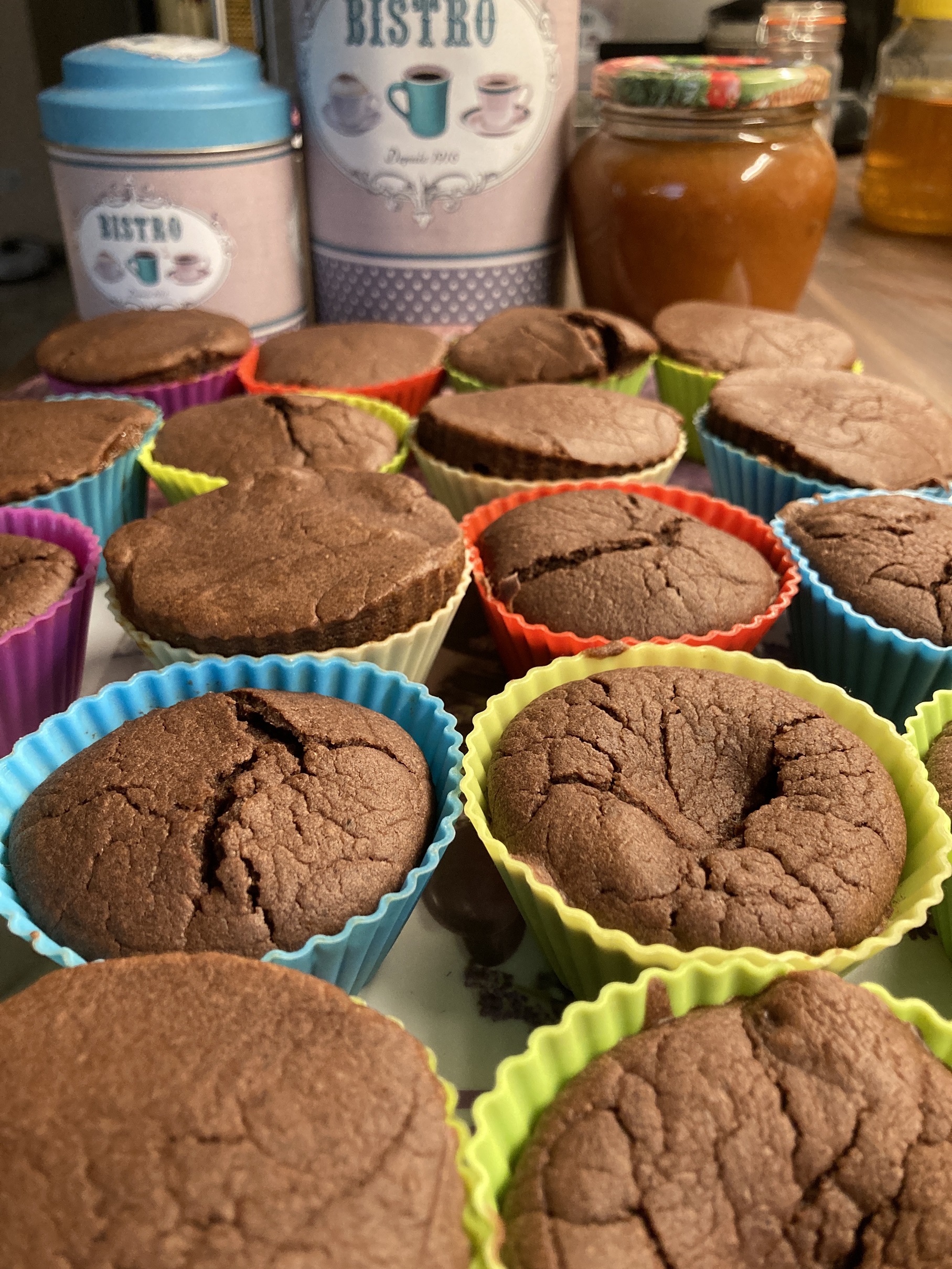 Kakaós muffin – lekvárral töltve (cukormentes, tejmentes)